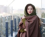 بازیگر سریال «خاتون» در محاصره خرچنگ‌ها/ عکس