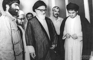 عکس/ آیت‌الله طالقانی در کنار همسر و فرزندانش؛ سال ۱۳۴۷