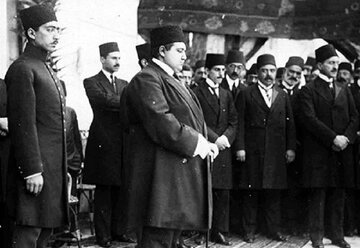احمدشاه اصلا جواهر نمی‌خرید/ اطرافیان  او را خسیس می‌دانستند