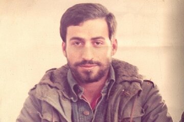 عکس/ احمد کشوری، خلبان مشهور بل ایاچ-۱ کبرا در کنار هلیکوپترش؛ دهه ۵۰ عکس/ احمد کشوری، خلبان مشهور بل ایاچ-۱ کبرا در کنار هلیکوپترش؛ دهه ۵۰