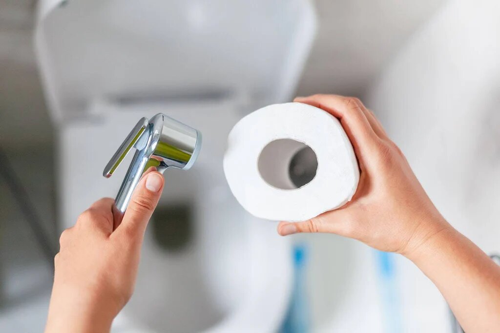 بازنگری در یک عادت بهداشتی؛ شست‌وشو با آب یا پاکسازی با دستمال توالت؟