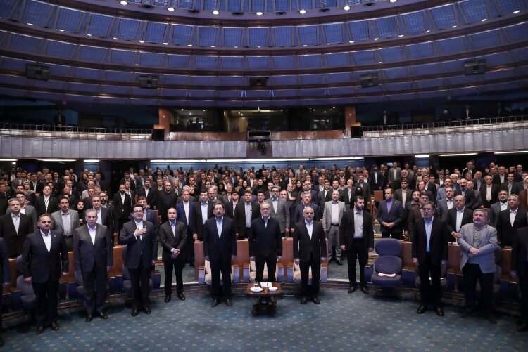 تصاویری از تجلیل پزشکیان از صنعتگران برتر کشور/ این وزیر دولت چهاردهم هم بود