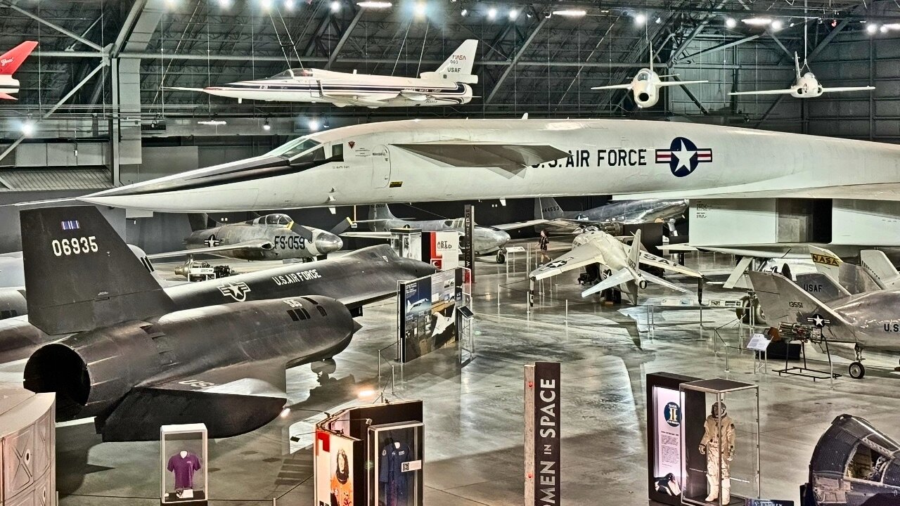 پدرخوانده B-۲ و قربانی عصر موشکها؛ تنها مخزن سوخت این بمبافکن، به اندازه یک هواپیما است!