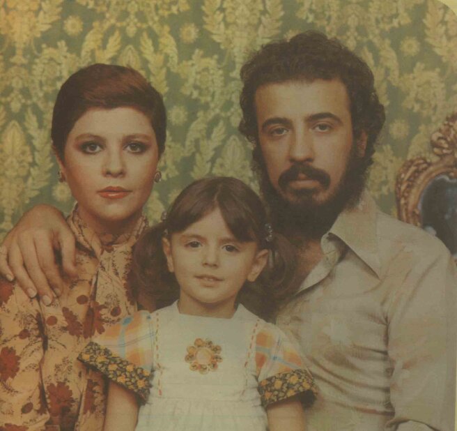 گفتوگو با علی حاتمی، زری خوشکام و لیلا حاتمیِ پنجساله، سال ۱۳۵۶