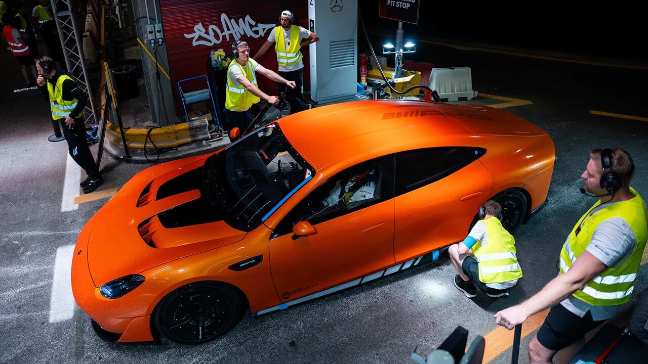 دور دنیا در ۸ روز با مرسدس بنز! / عکس