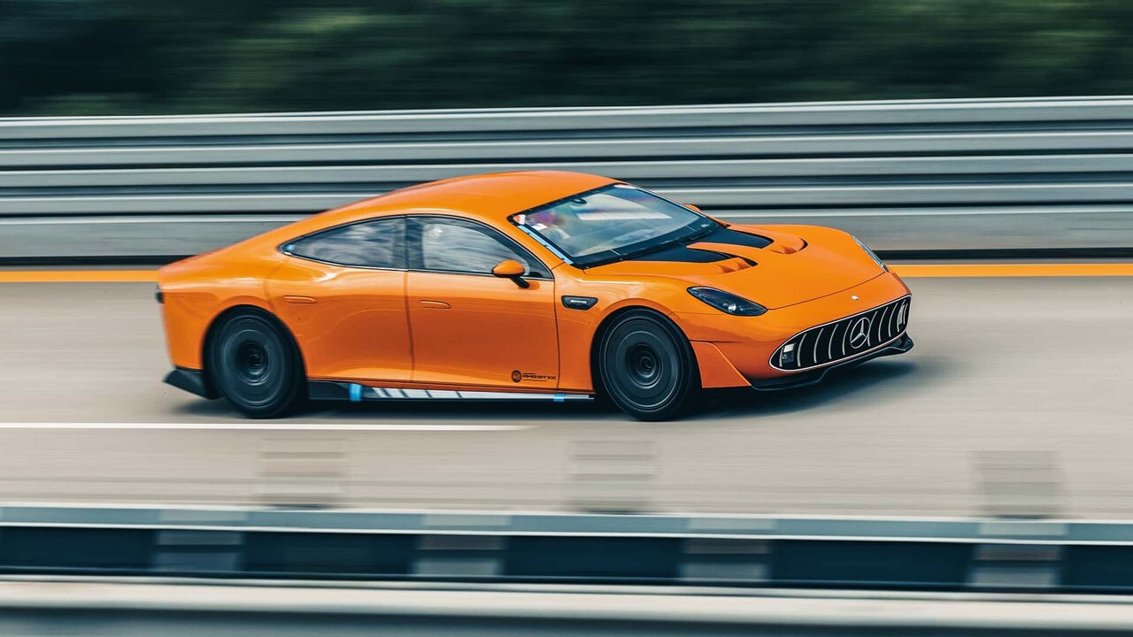 دور دنیا در ۸ روز با مرسدس بنز! / عکس