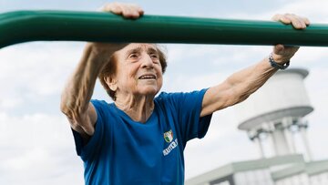 راز جوانیِ عضلات در سالمندی/ چگونه یک زن ۹۲ ساله رکورد جهانی دو را شکست؟/ بررسی عملکرد بدنی خارقالعاده این زن دونده راز جوانیِ عضلات در سالمندی/ چگونه یک زن ۹۲ ساله رکورد جهانی دو را شکست؟/ بررسی عملکرد بدنی خارقالعاده این زن دونده