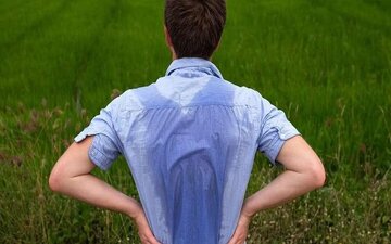 علت زیاد عرق کردن بدن چیست؟ علت زیاد عرق کردن بدن چیست؟