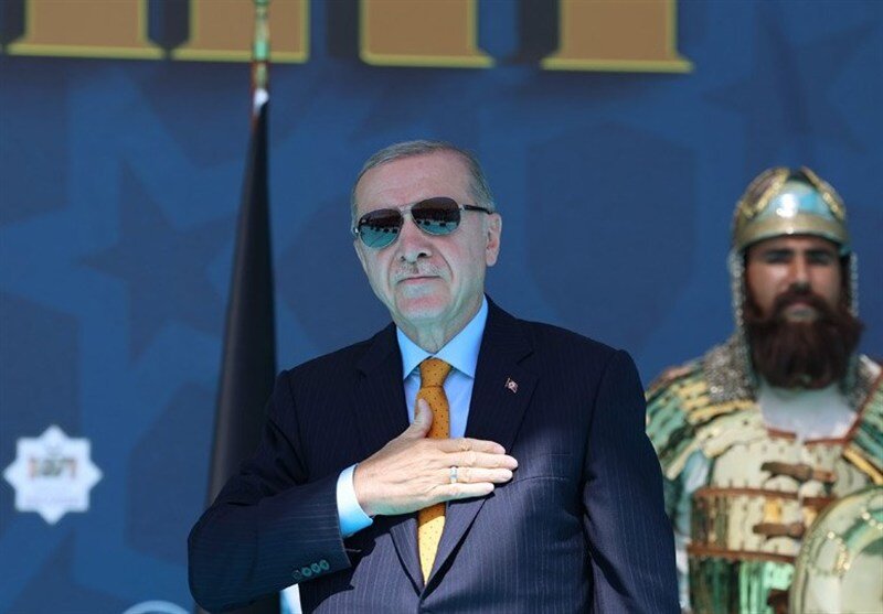 اردوغان با زره و کلاهخود سلجوقیان و عثمانی به دنبال چیست؟
