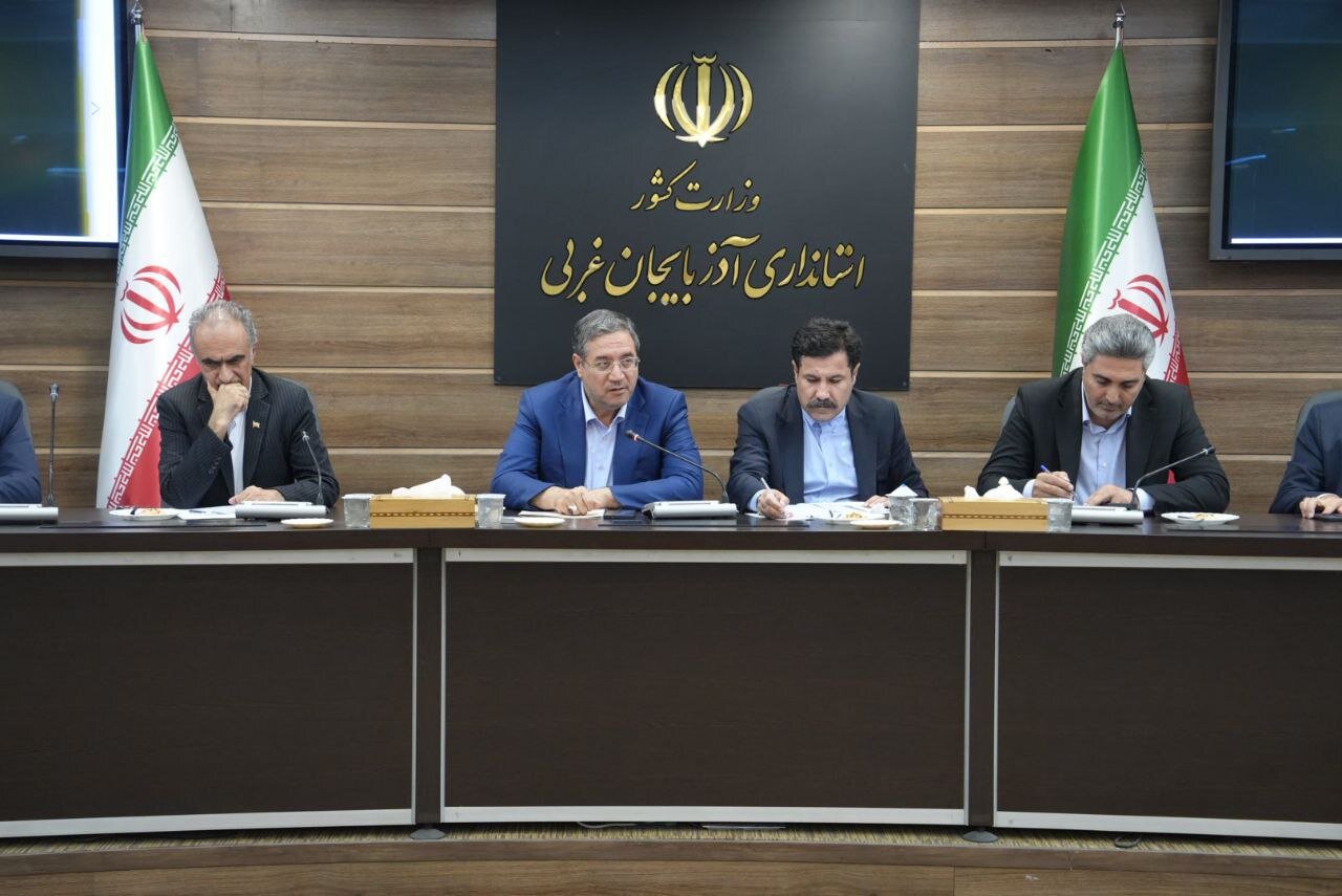 نشست معاون رئیسجمهور با مسئولان و نمایندگان آذربایجانغربی