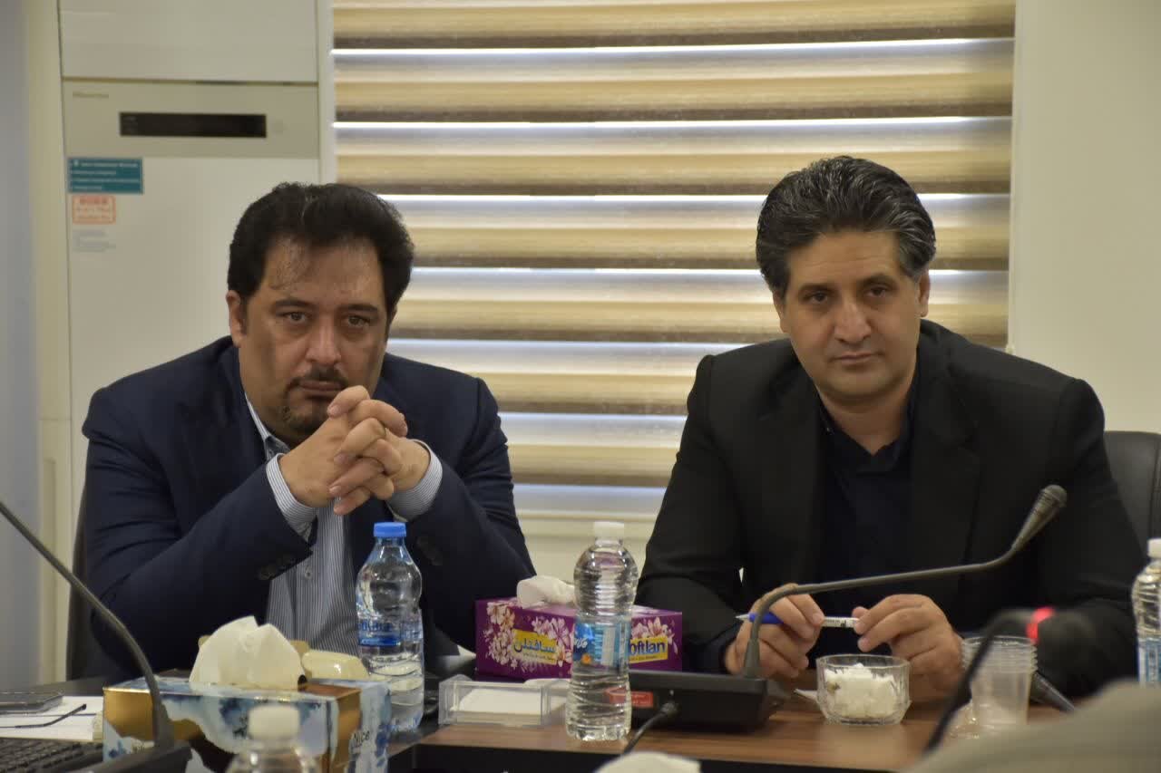نشست با کارکنان صندوق بازنشستگی استان یزد نشست با کارکنان صندوق بازنشستگی استان یزد