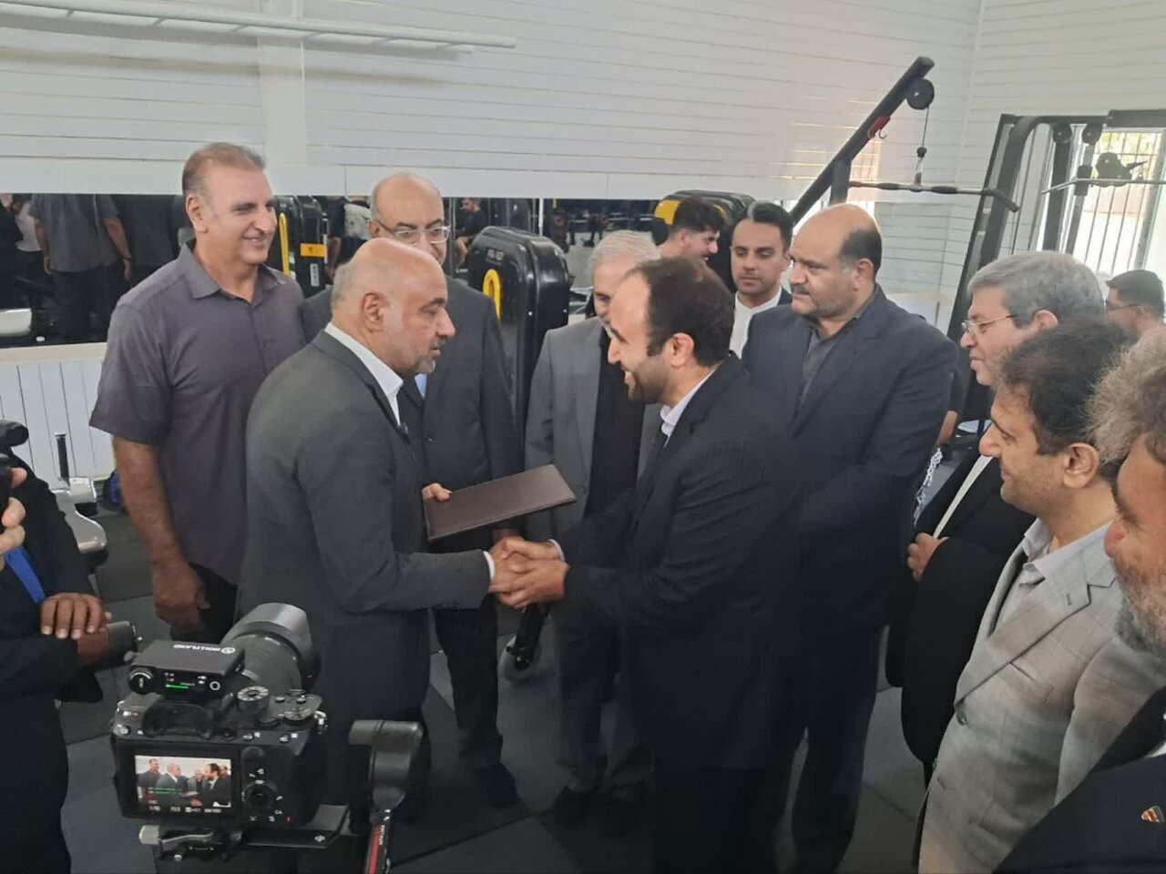 اهداء ۸۰۰ ویلچر و ۹۵۰ عصا و واکر با حضور رئیس بهزیستی کشور برگزار شد