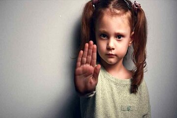 «نه» گفتن را به کودکان بیاموزیم/ چرا لمس بدون رضایت کودک آسیب‌زاست؟/ نقش آموزش حریم شخصی در کودکی
