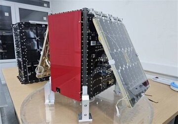 ماهواره کوثر رونمایی شد / توضیحات رئیس سازمان فضایی از برنامه ریزی برای پرتاب نمونه دوم کوثر + جزئیات