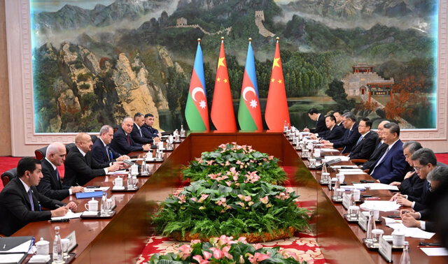 علیاف در دیدار با شی:صلح بین ارمنستان و جمهوریآذربایجان برقرار شده است/شی،علیاف را دوست عزیزم خطاب کرد،ابراز امیدواری برای بهرهگیری از کمبرند-جاده