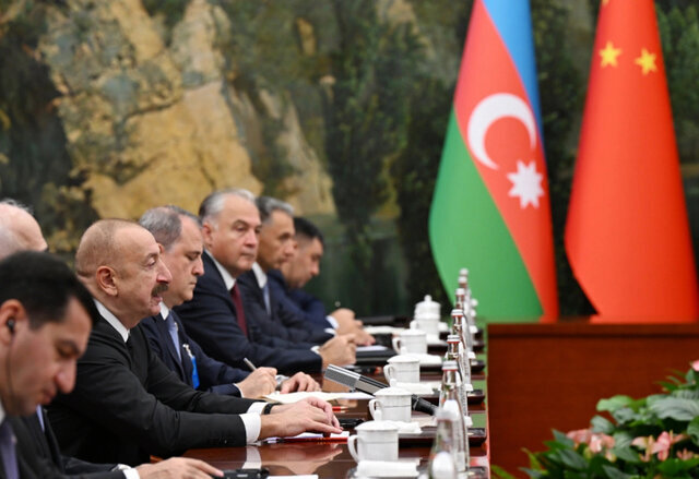 علیاف در دیدار با شی:صلح بین ارمنستان و جمهوریآذربایجان برقرار شده است/شی،علیاف را دوست عزیزم خطاب کرد،ابراز امیدواری برای بهرهگیری از کمبرند-جاده