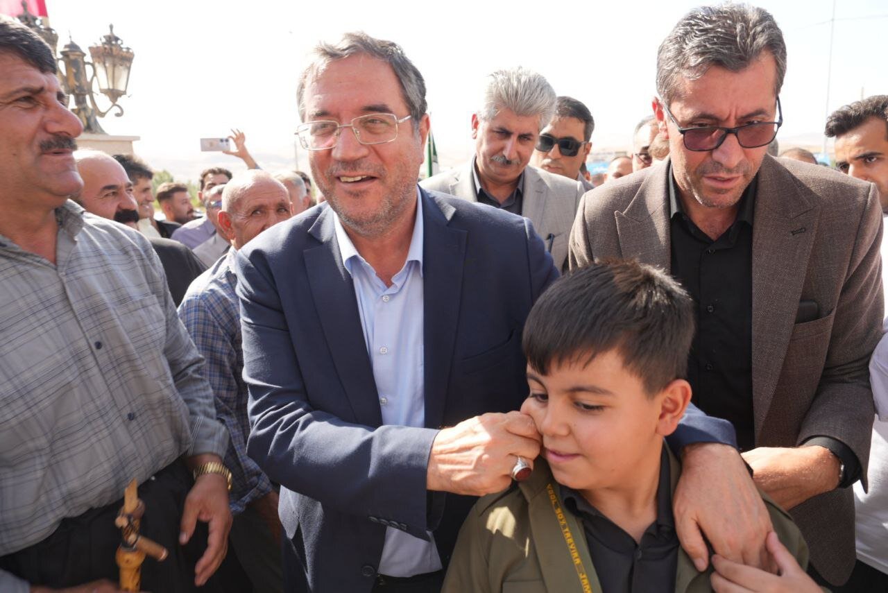 استاندار آذربایجانغربی در فضای صمیمی، دو واحد تولیدی در مهاباد افتتاح کرد