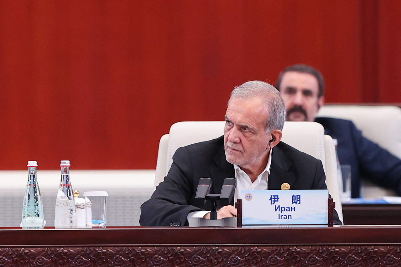 پیشنهادات اقتصادی پزشکیان به اعضای سازمان شانگهای/ سرمایهگذاران می توانند در بندر چابهار از تسهیلات و تخفیفات مختلف استفاده کنند پیشنهادات اقتصادی پزشکیان به اعضای سازمان شانگهای/ سرمایهگذاران می توانند در بندر چابهار از تسهیلات و تخفیفات مختلف استفاده کنند