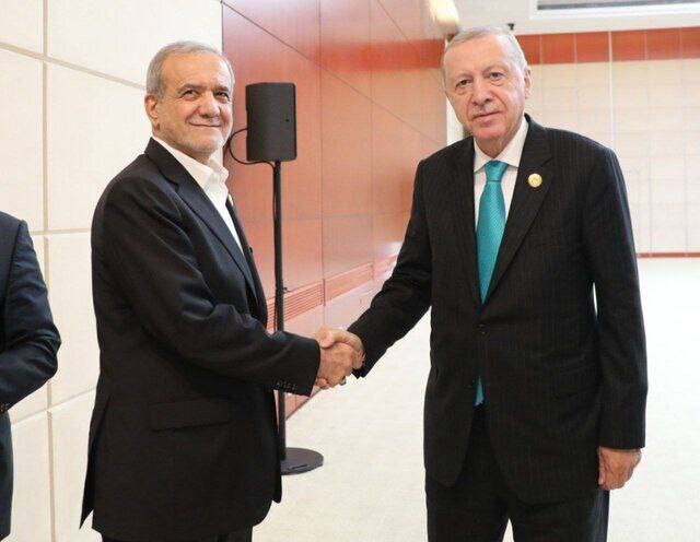 دیدار پزشکیان و اردوغان در حاشیه اجلاس شانگهای و عکس خاص از دست دادن دو رئیس جمهور 2