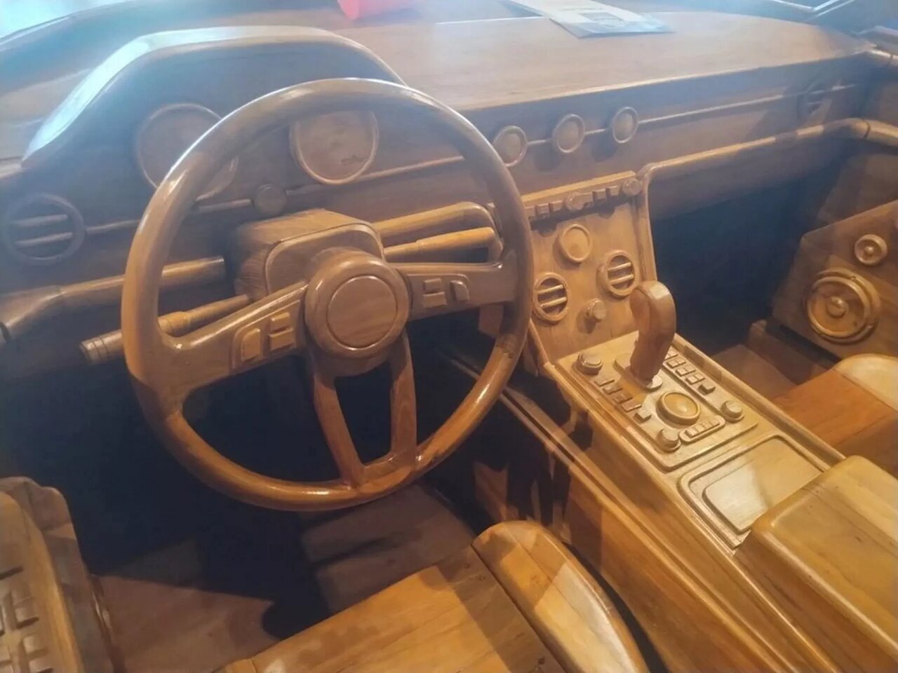 خودروی چوبی، گرانتر از مرسدس بنز و بیامو! /عکس