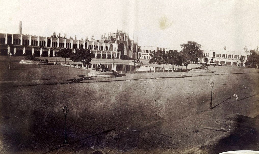 عکس/ منظره خاکی و خلوت میدان توپخانه تهران در دوران ناصرالدین