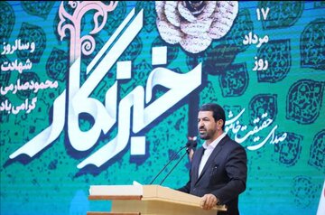 استاندار همدان: بیان واقعیتها، مانع از انحراف جامعه میشود استاندار همدان: بیان واقعیتها، مانع از انحراف جامعه میشود