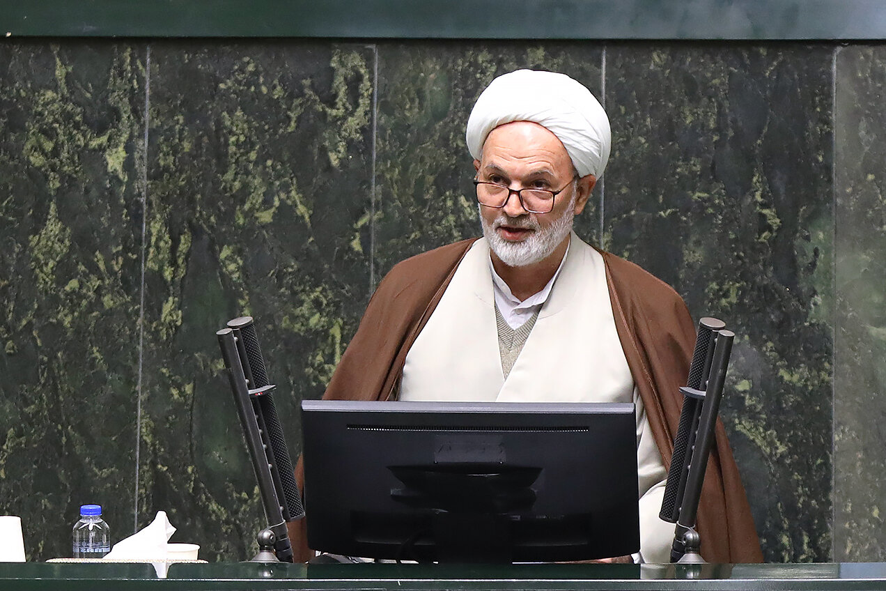 یک موافق و یک مخالف برگزاری کنسرت خیابانی همایون شجریان در میدان آزادی 3