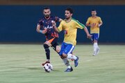 بازی دو تیم صنعت نفت آبادان و سایپا تهران