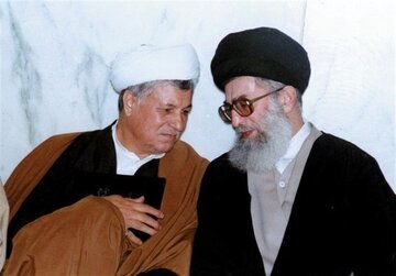 خاطرات هاشمی: شب میهمان رهبری بودم، درباره مصاحبه آقای خاتمی صحبت شد