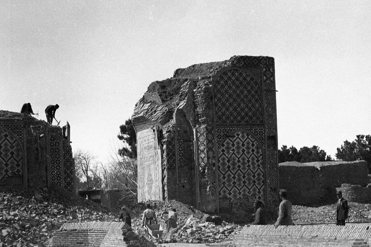 عکس/ لحظه تخریب دروازه یوسفآباد