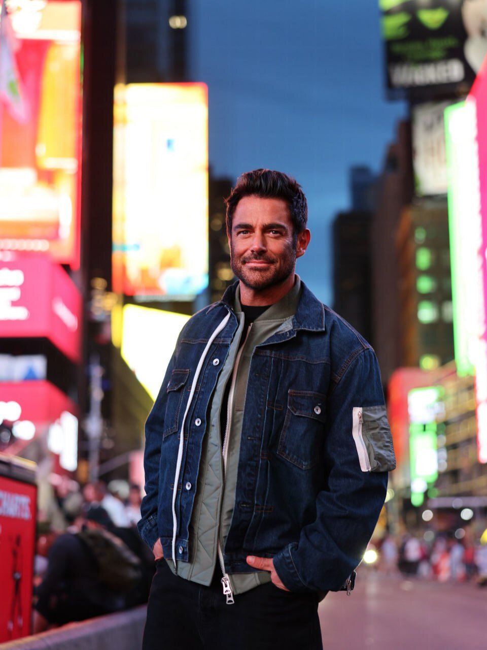 تصاویر | عکسهای جدید محمدرضا گلزار در نیویورک تصاویر | عکسهای جدید محمدرضا گلزار در نیویورک