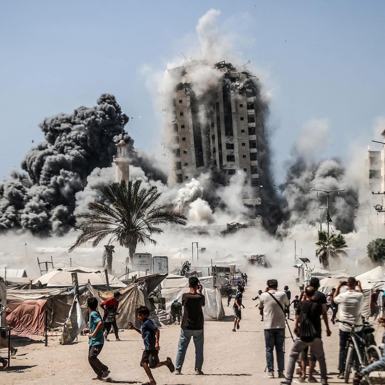 عملیات اسرائیل علیه غزه آغاز شد/برج مسکونی المشتهی با خاک یکسان شد/عکس