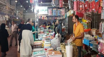 ۹۶ غرفه از ۹ استان کشور در نمایشگاه فروش پاییزه زنجان گرد هم آمدند ۹۶ غرفه از ۹ استان کشور در نمایشگاه فروش پاییزه زنجان گرد هم آمدند
