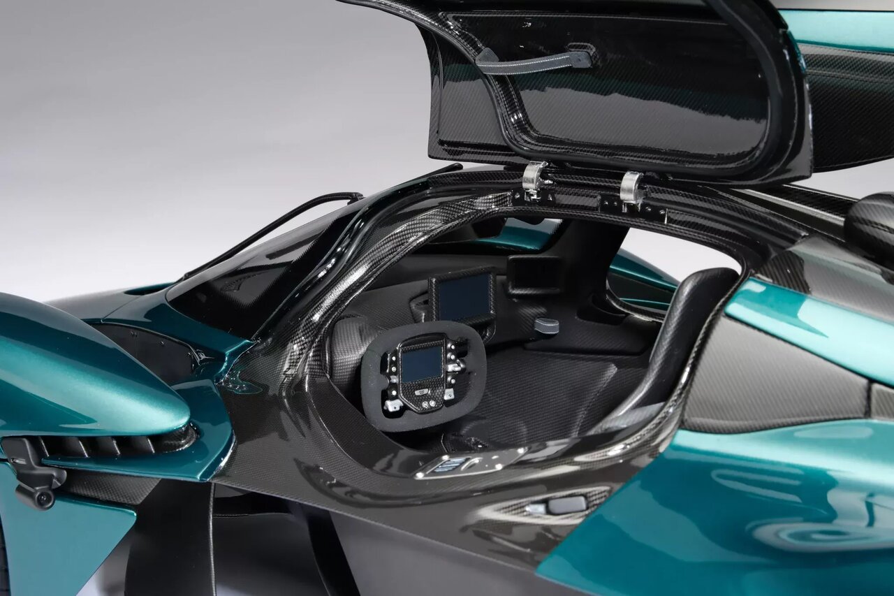 ماکت استون مارتین، گرانتر از شاسیبلند ایران خودرو! /عکس