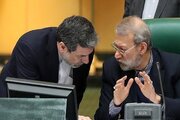 عکس ویژه از دست دادن عراقچی و لاریجانی
