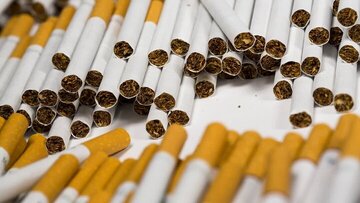 شناور حامل یکمیلیون و ۵۰۰ هزار نخ سیگار قاچاق در آبهای بندرلنگه توقیف شد شناور حامل یکمیلیون و ۵۰۰ هزار نخ سیگار قاچاق در آبهای بندرلنگه توقیف شد