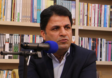 در مذمت ستایشگران سکوت هنرمند