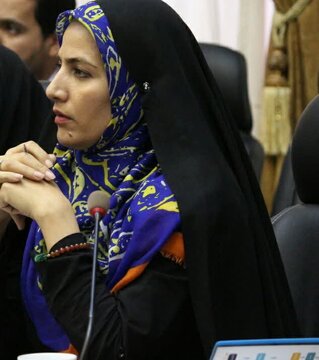 زن؛ باغبانی در باغچههای شکسته جامعه زن؛ باغبانی در باغچههای شکسته جامعه