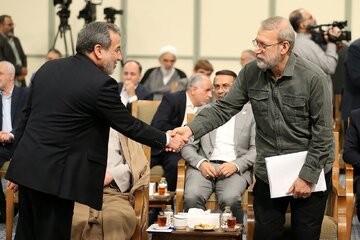 کنایه لاریجانی به خبرنگار صدا و سیما / پاسخ عراقچی درباره همکاری با دبیر جدید شعام چه بود؟
