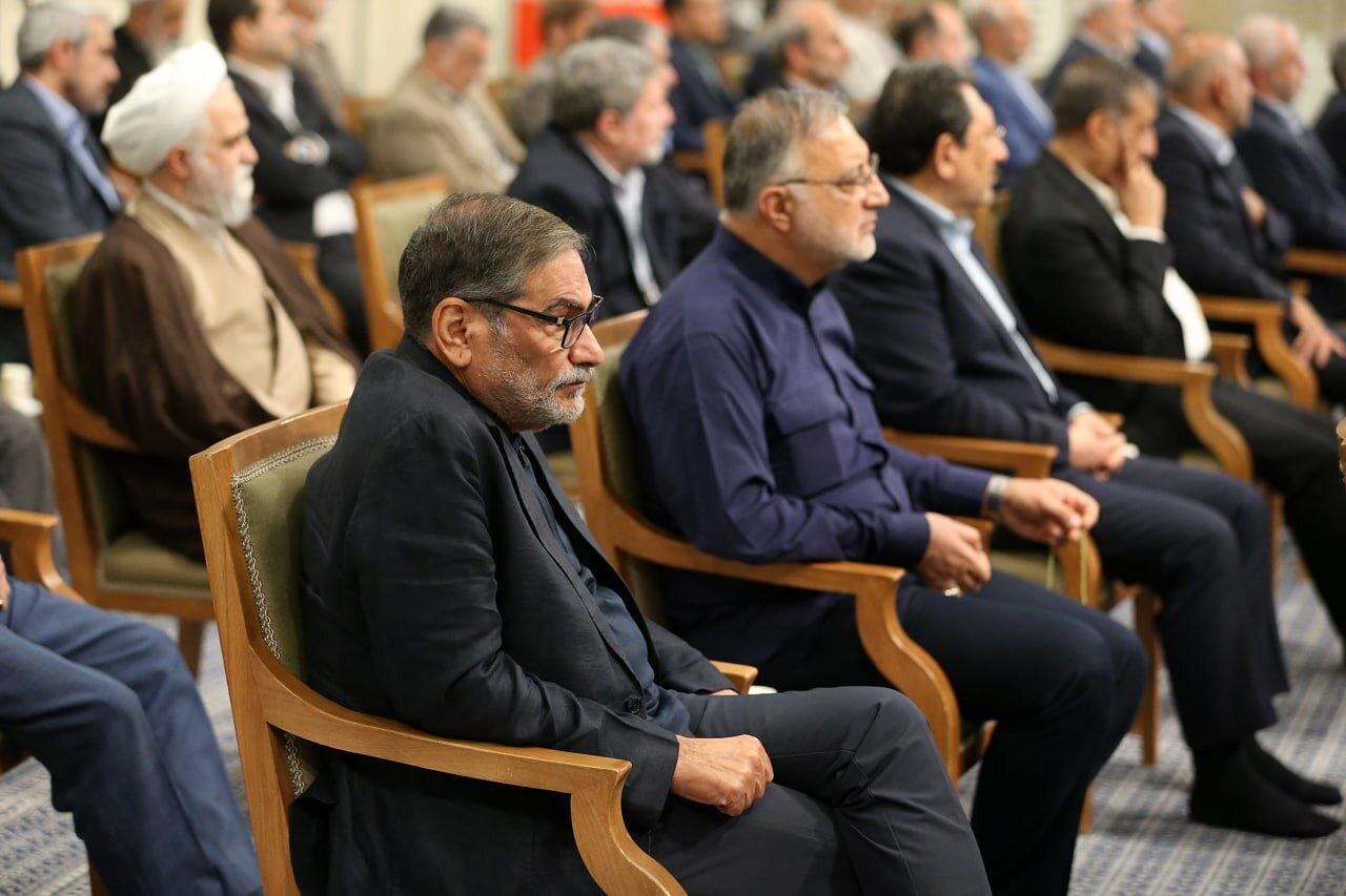 حضور شمخانی در دیدار رهبرانقلاب با هیات دولت چهاردهم و مسئولان + عکس 2