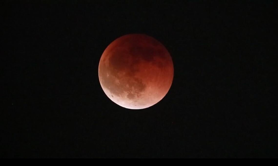 نمای دیدنی «ماه خونین»، زنده از رصدخانه خیام / عکس