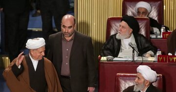 خاطرات هاشمی: بیشتر سخنرانان مجلس خبرگان به لایحه حذف نظارت استصوابی دولت انتقاد کردند خاطرات هاشمی: بیشتر سخنرانان مجلس خبرگان به لایحه حذف نظارت استصوابی دولت انتقاد کردند
