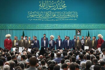 برگزاری جشن ولادت پیامبر (ص) و امام صادق (ع) در حسینیه امام خمینی (ره)/ حضور خانواده های شهدای جنگ تحمیلی 12 روزه در مراسم