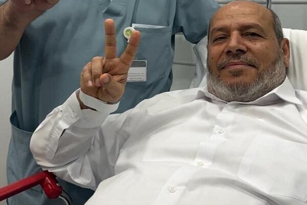 اولین تصویر از خلیل الحیه بعد از ترور ناموفق/عکس