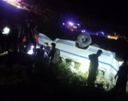 فرماندار لالی در پی حادثه ناگوار واژگونی مینی‌بوس، با خانواده‌های قربانیان ابراز همدردی کرد