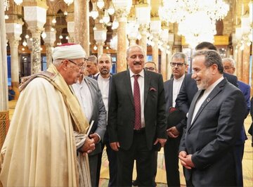 بازدید وزیر امور خارجه از مسجد «جامع الزیتونه» و دیدار با مفتی کل تونس بازدید وزیر امور خارجه از مسجد «جامع الزیتونه» و دیدار با مفتی کل تونس