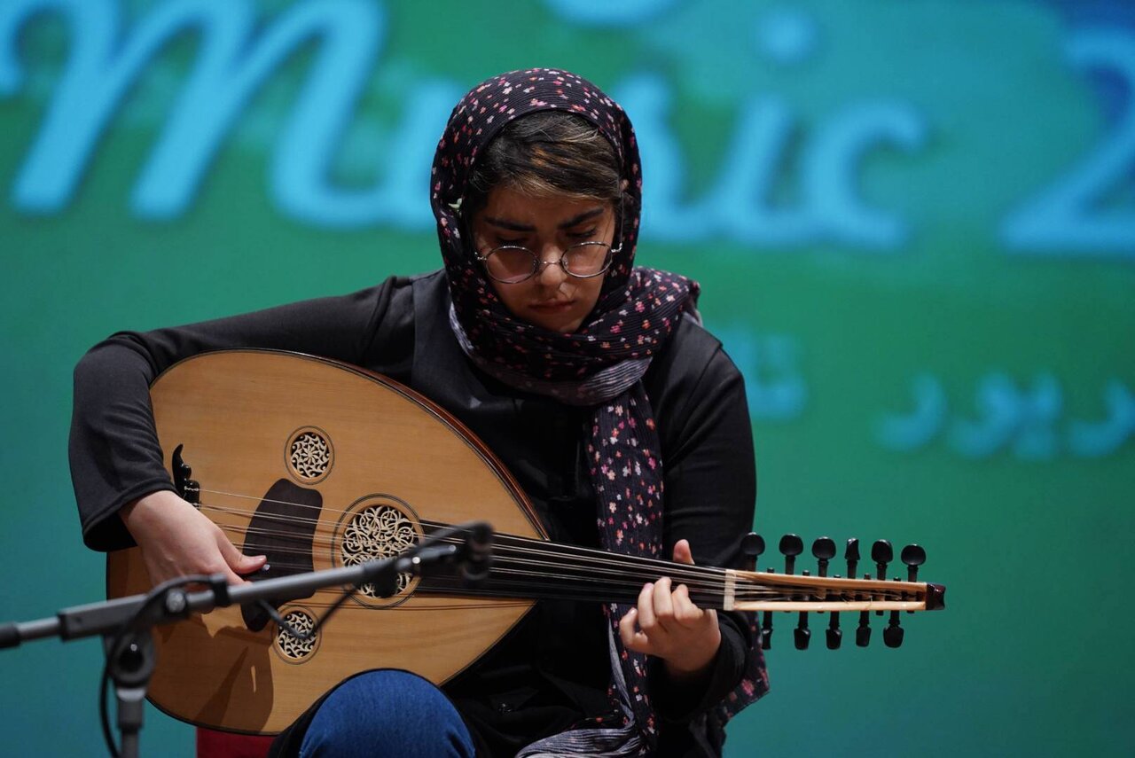 مادرها و پدرهایی تا آخرین لحظه از جوانان خود حمایت میکنند