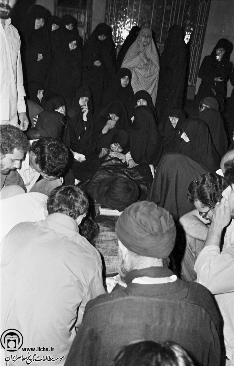 گزارش لحظه به لحظه از تشییع پیکر آیتالله طالقانی/ صدها نفر از هوش رفتند و گروهی زیر دست و پا مجروح شدند + عکس