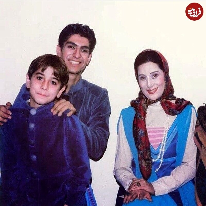 عکس | تصویری جالب از استایلا مهدی پاکدل در ۱۹ سالگی در کنار فاطمه معتمدآریا در پشتصحنه یک تئاتر