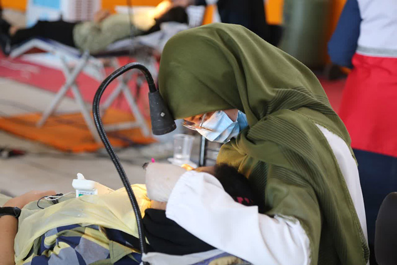 از توزیع ۶۵۰۰ بسته لوازمالتحریر تا حضور ۷۵ دندانپزشک جهادی / دکتر عبدالملکی: «ما نوکر مردمیم، زکات علممان را در اختیارشان میگذاریم»